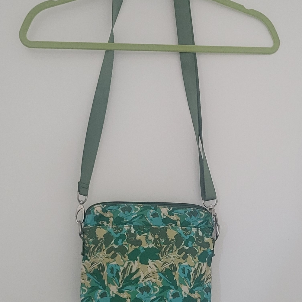 Baggallini Green Floral Pattern Crossbody Bag - Picture 4 of 9